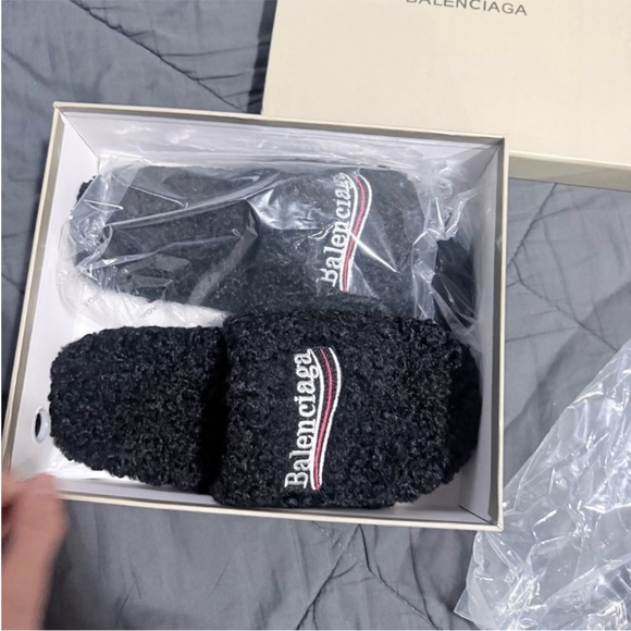 Balenciaga Black Textured Slides - Picture 2 of 3